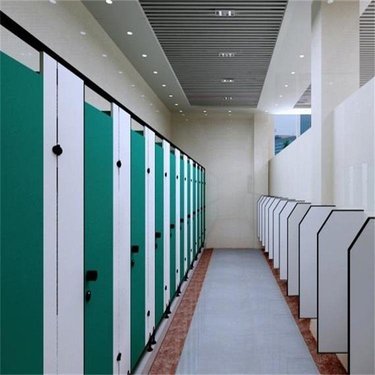 山東領(lǐng)揚(yáng)新型建材 引領(lǐng)現(xiàn)代衛(wèi)生間隔斷新潮流